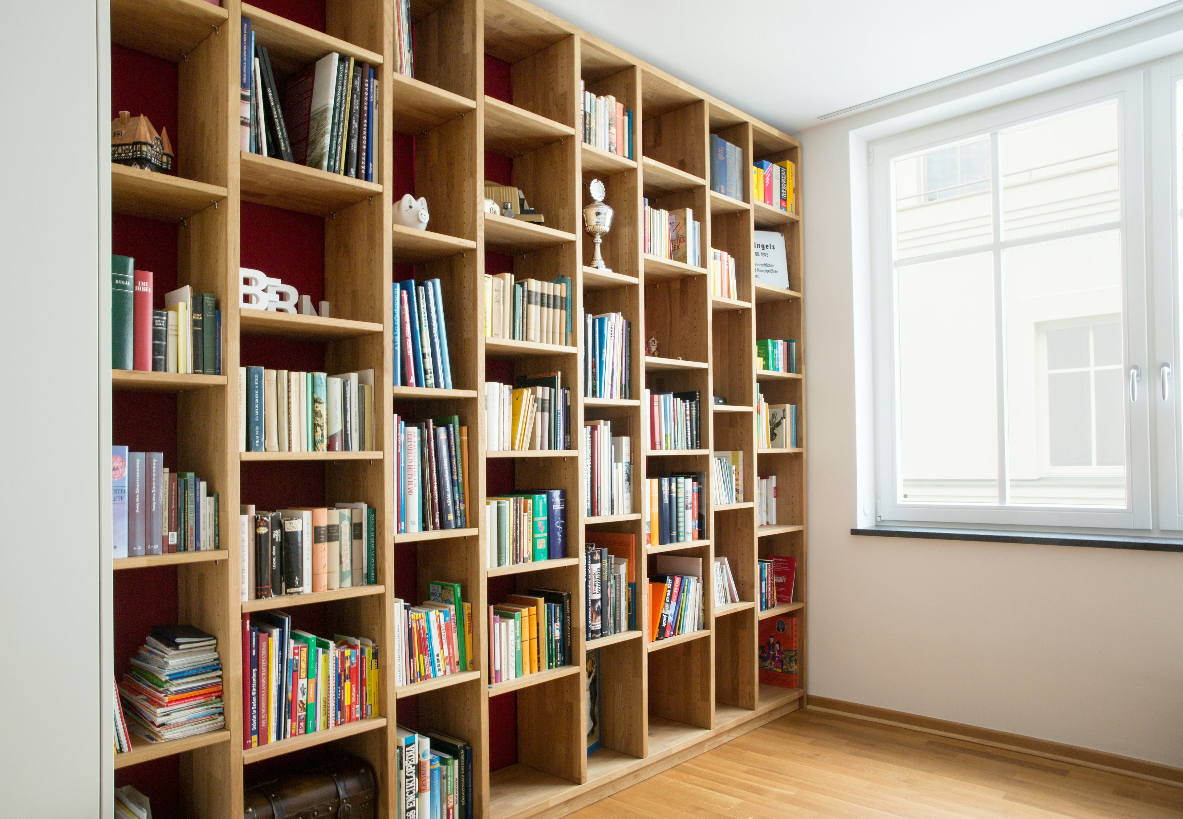 Biblioteca roble acero